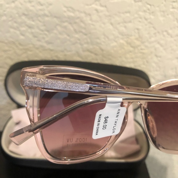 NWT Ann Taylor Light Pink transparent frame sunglasses - Picture 4 of 5